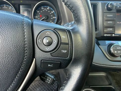 Used 2018 Toyota RAV4 XLE AWD/4WD image 19
