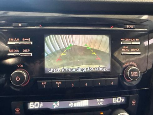 Used 2017 Nissan Rogue SV FWD image 26