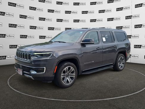 Used 2025 Jeep Wagoneer Series II AWD/4WD image 2