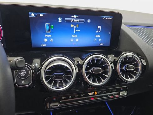 Used 2025 Mercedes-Benz GLA 250 4MATIC image 19