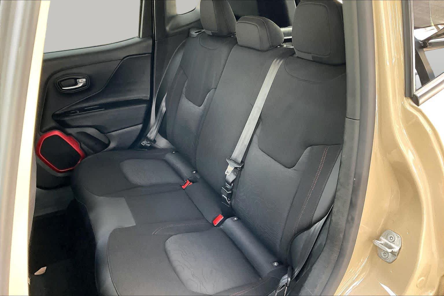 Used 2015 Jeep Renegade Trailhawk AWD/4WD image 21