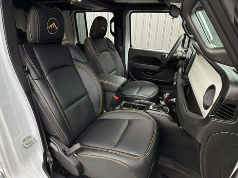Used 2024 Jeep Wrangler Unlimited AWD/4WD image 41