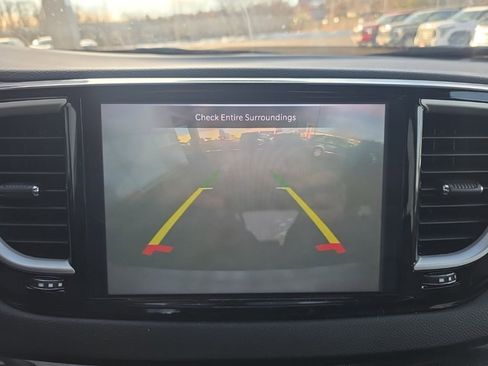 Used 2024 Chrysler Pacifica Touring-L image 22