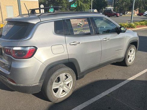 Used 2022 Jeep Compass Latitude w/ Convenience Group AWD/4WD image 4