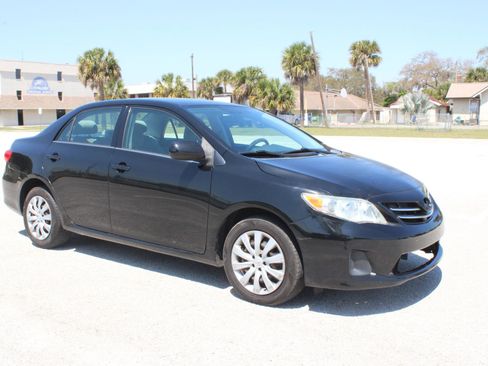 Used 2013 Toyota Corolla LE image 23