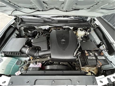 Used 2022 Toyota Tacoma TRD Off-Road w/ Technology Package image 25