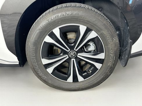 Used 2024 Toyota bZ4X FWD image 11