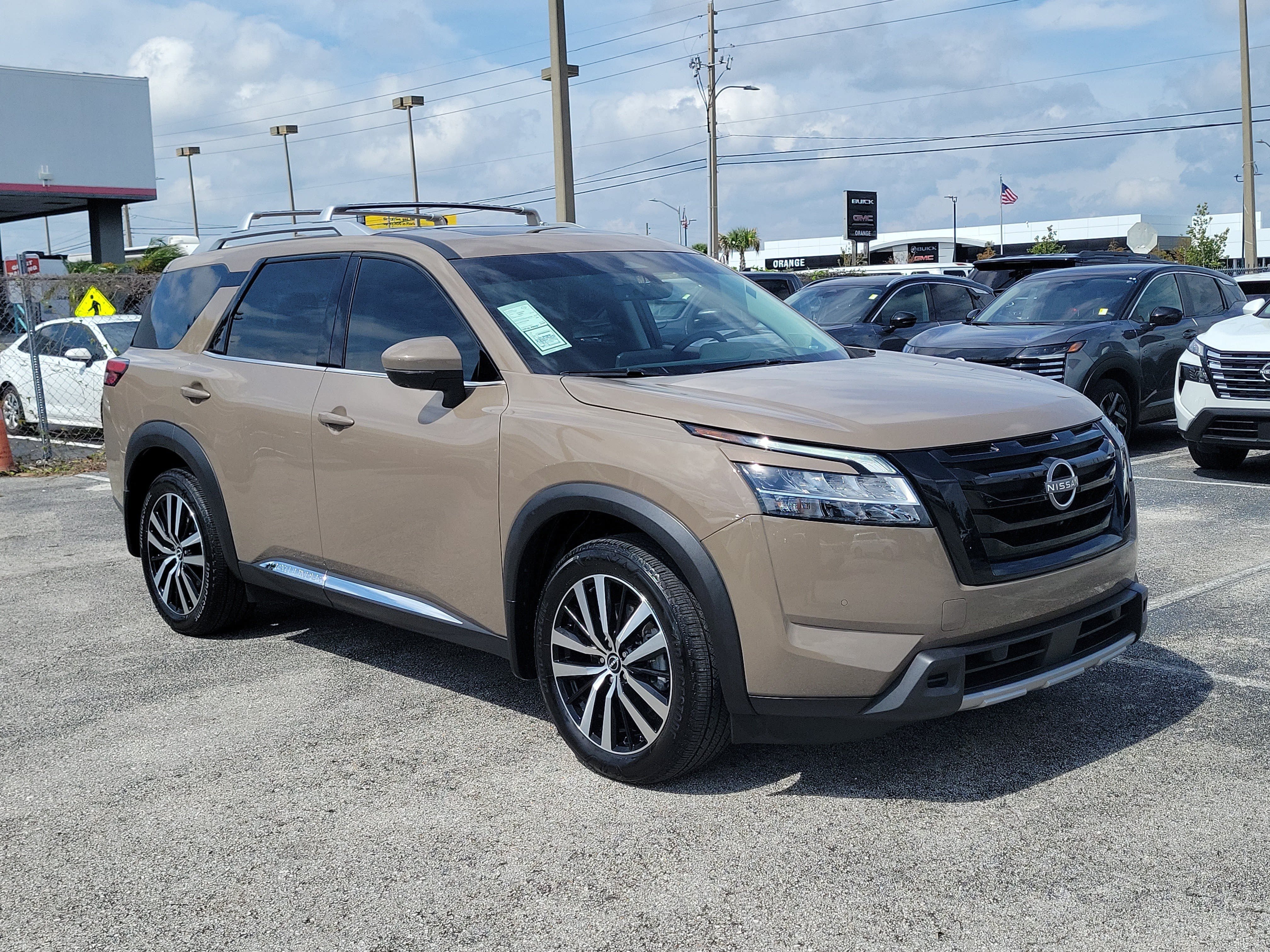 Certified 2024 Nissan Pathfinder Platinum w/ Black Appearance Package FWD image 3