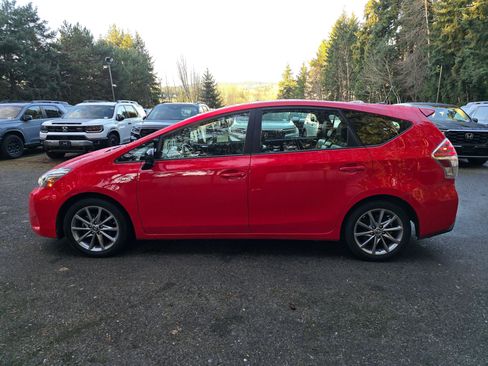 Used 2016 Toyota Prius V Five image 2
