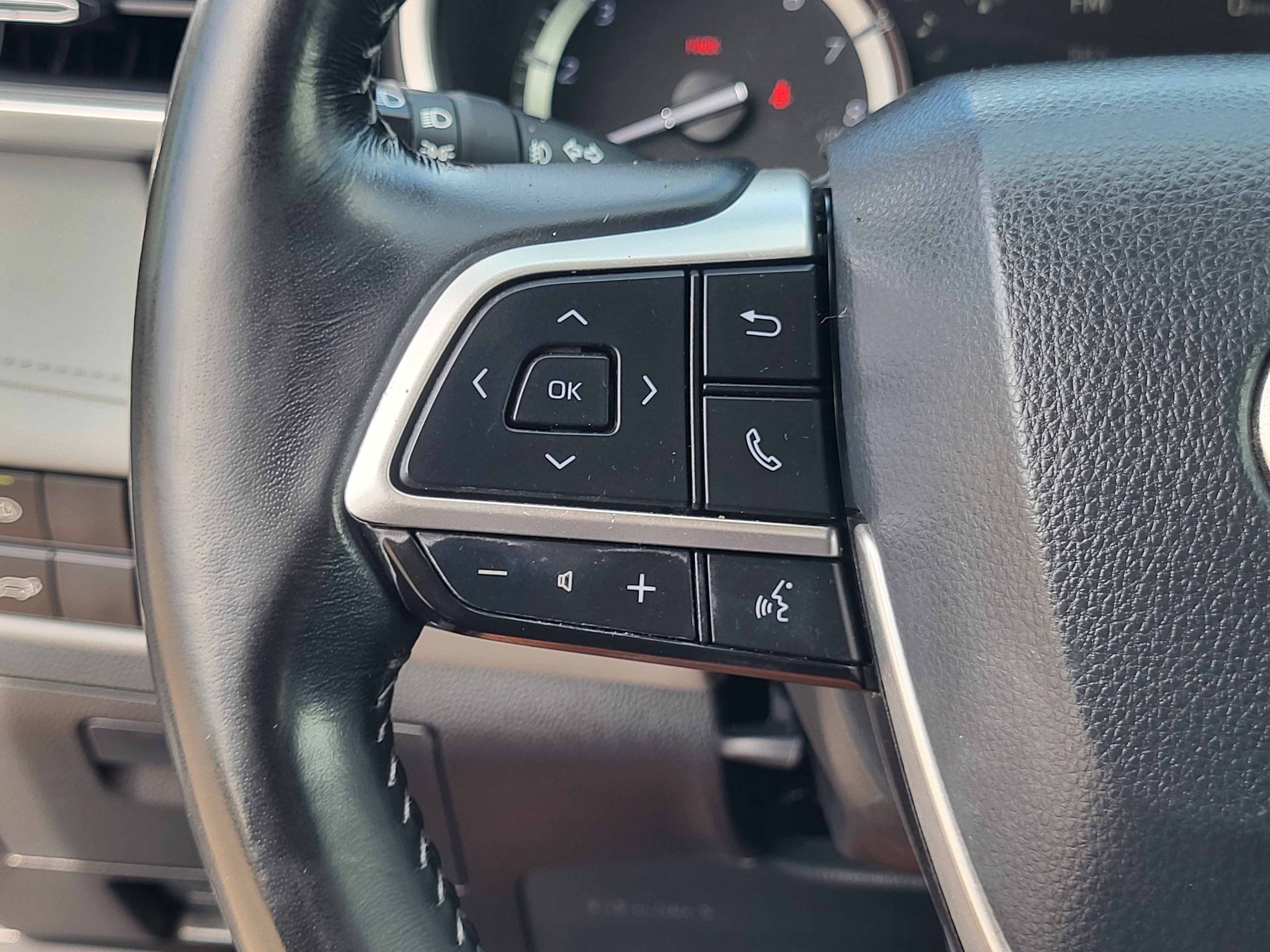 Used 2022 Toyota Highlander XLE AWD/4WD image 15