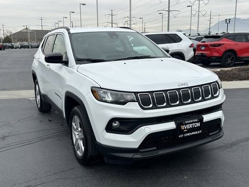 Used 2022 Jeep Compass Latitude image 29