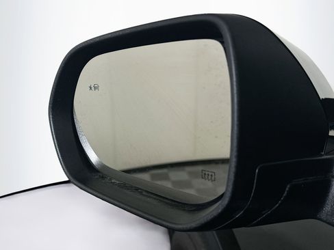 Used 2025 GMC Acadia Elevation image 16