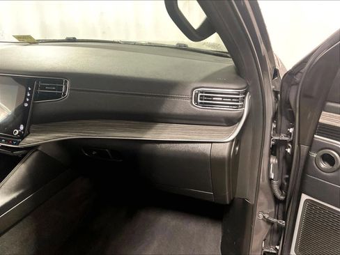 Used 2024 Jeep Wagoneer L Series III w/ Flexible Seating Group image 13