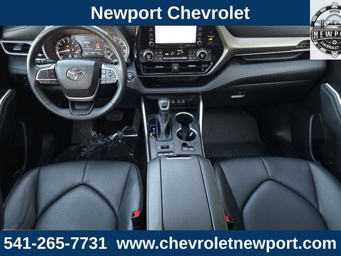 Used 2022 Toyota Highlander XLE image 14