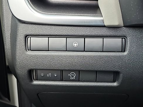 Certified 2023 Nissan Rogue SV image 26