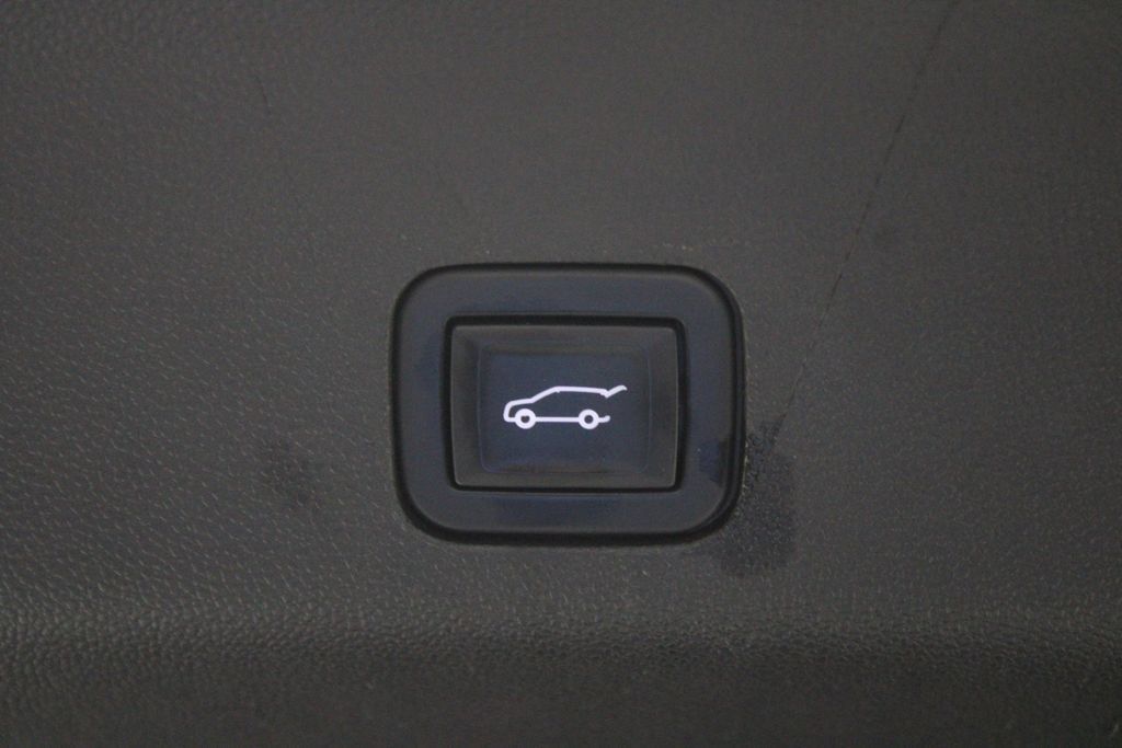 Used 2022 Chevrolet Tahoe LT w/ LT Signature Plus Package RWD image 18