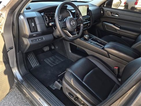 Certified 2023 Nissan Pathfinder SL w/ Lighting Package (N92) image 21