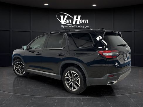 Used 2023 Honda Pilot Touring image 3
