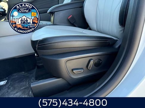 New 2026 Ford Escape SE w/ PHEV Premium Package FWD image 4