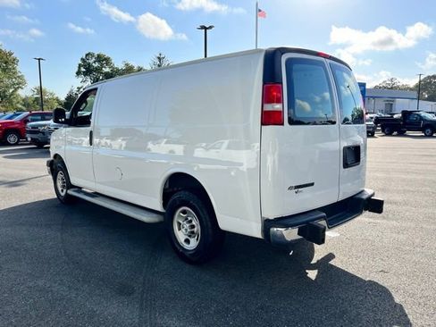 Used 2022 Chevrolet Express 2500 w/ Driver Convenience Package image 10