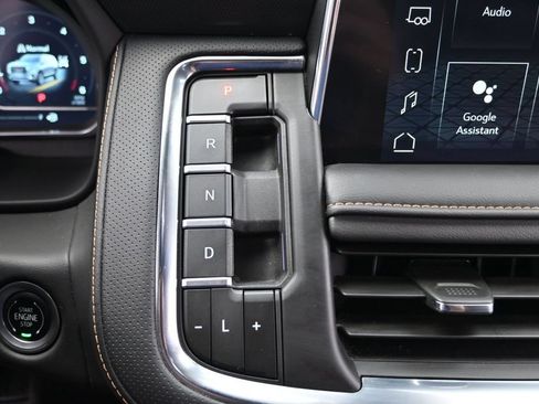 Used 2024 GMC Yukon XL AT4 AWD/4WD image 17