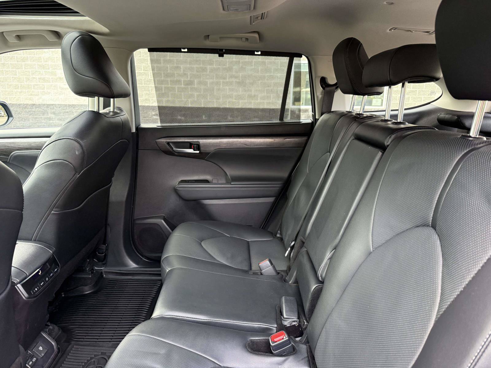 Used 2026 Toyota Highlander Limited AWD/4WD image 18