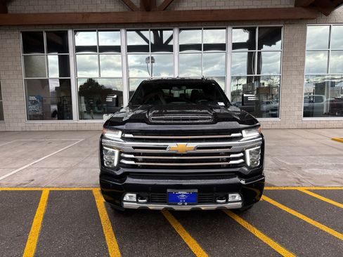 Used 2022 Chevrolet Silverado 3500 High Country image 2