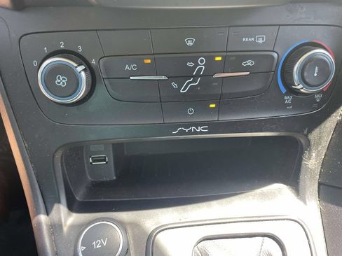 Used 2015 Ford Focus SE FWD image 29