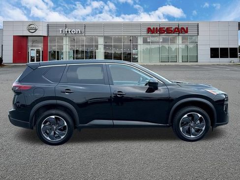 Used 2025 Nissan Rogue SV FWD image 8