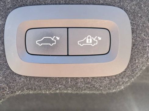 Used 2018 Volvo S90 T6 Inscription w/ Convenience Package AWD/4WD image 17