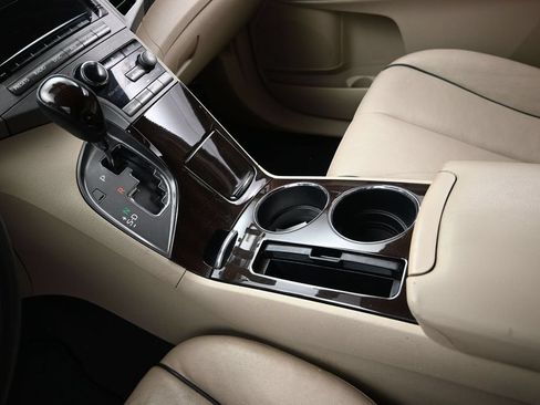 Used 2010 Toyota Venza FWD image 15