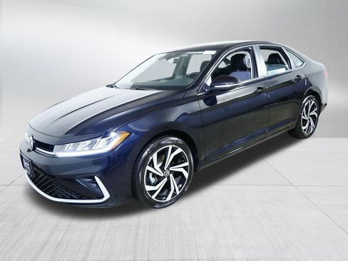 Certified 2025 Volkswagen Jetta SEL image 3