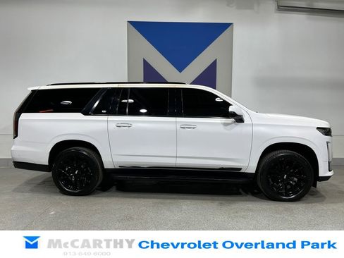 Used 2021 Cadillac Escalade ESV Sport Platinum w/ LPO, ONYX Package image 4