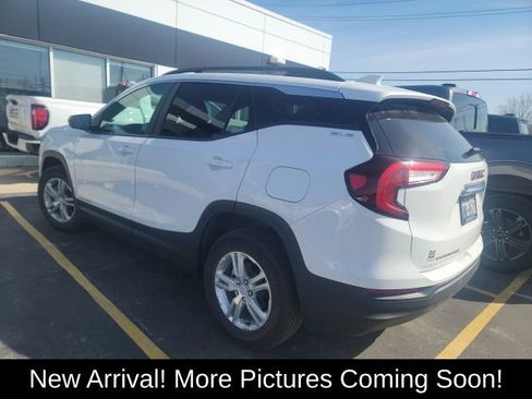 Used 2023 GMC Terrain SLE w/ Driver Convenience Package image 2