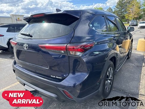 Used 2024 Toyota Highlander XLE AWD/4WD image 17