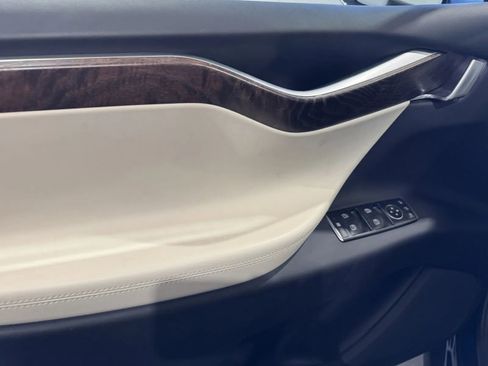 Used 2018 Tesla Model X 75D image 13