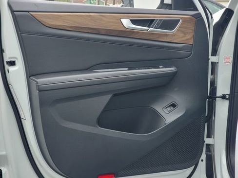 Used 2025 Volkswagen Atlas SE image 21