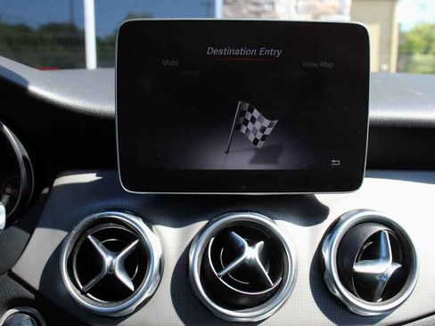 Used 2020 Mercedes-Benz GLA 250 4MATIC image 19