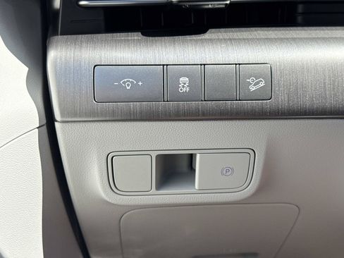 Certified 2025 Hyundai Kona SEL AWD/4WD image 14