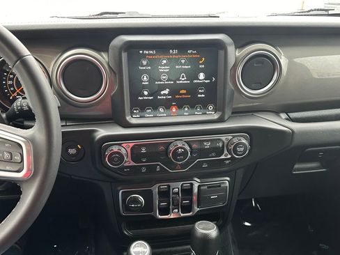 Used 2023 Jeep Wrangler Unlimited Sahara AWD/4WD image 34