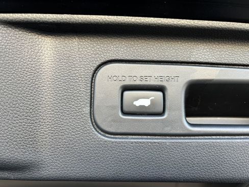 Used 2025 Honda Pilot TrailSport image 32