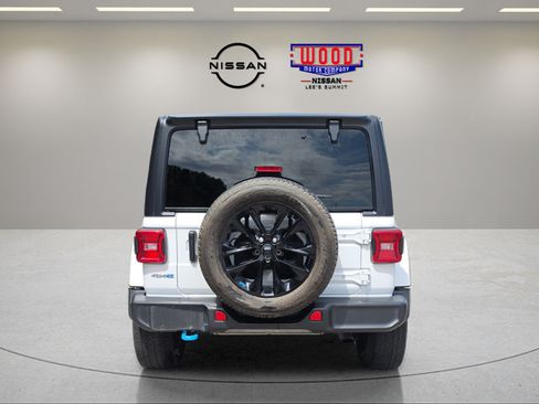 Used 2022 Jeep Wrangler Unlimited Sahara w/ Cold Weather Group AWD/4WD image 3