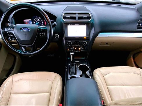 Used 2017 Ford Explorer XLT w/ Equipment Group 202A FWD image 14