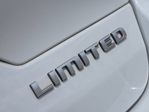 Used 2024 Jeep Grand Cherokee Limited AWD/4WD image 31