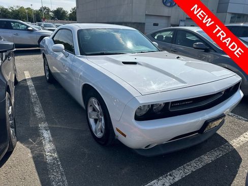 Used 2012 Dodge Challenger SXT RWD image 1