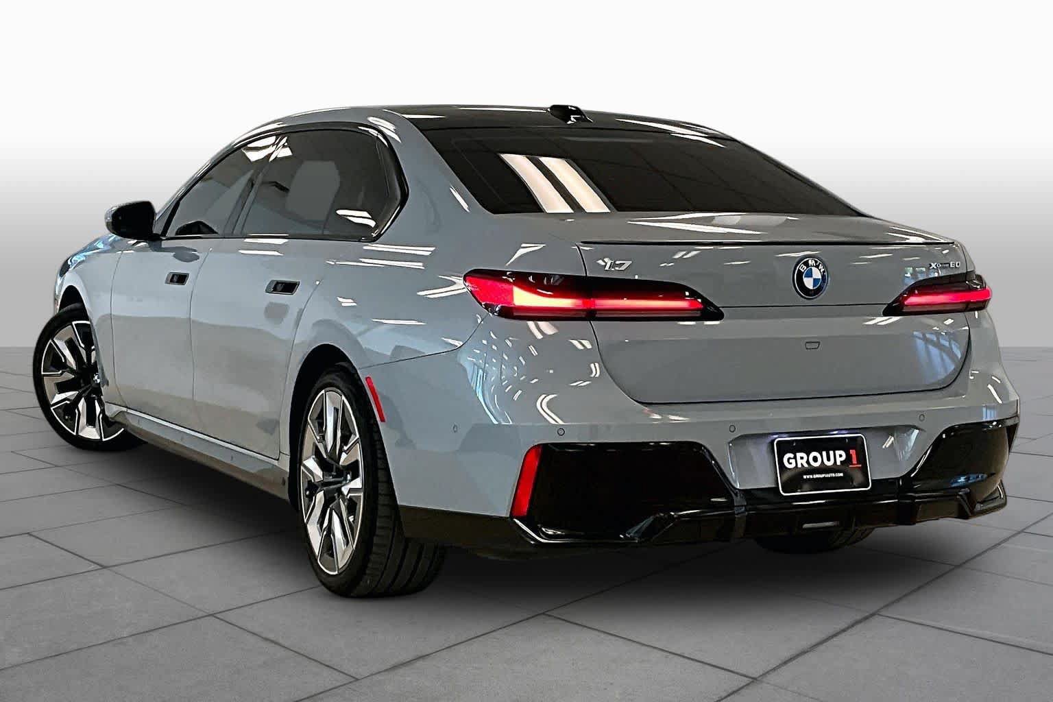 Used 2024 BMW i7 xDrive60 w/ Executive Package AWD/4WD image 11