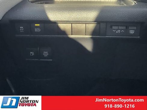 Used 2025 Toyota Sienna XLE AWD/4WD image 22