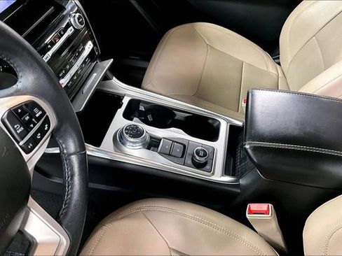 Used 2023 Ford Explorer Limited image 18