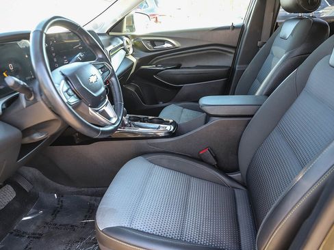 Used 2024 Chevrolet Trax LT w/ Sunroof Package image 18