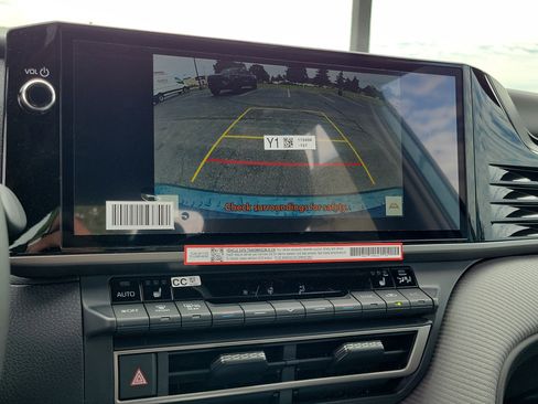 New 2026 Toyota Camry Hybrid AWD/4WD image 25